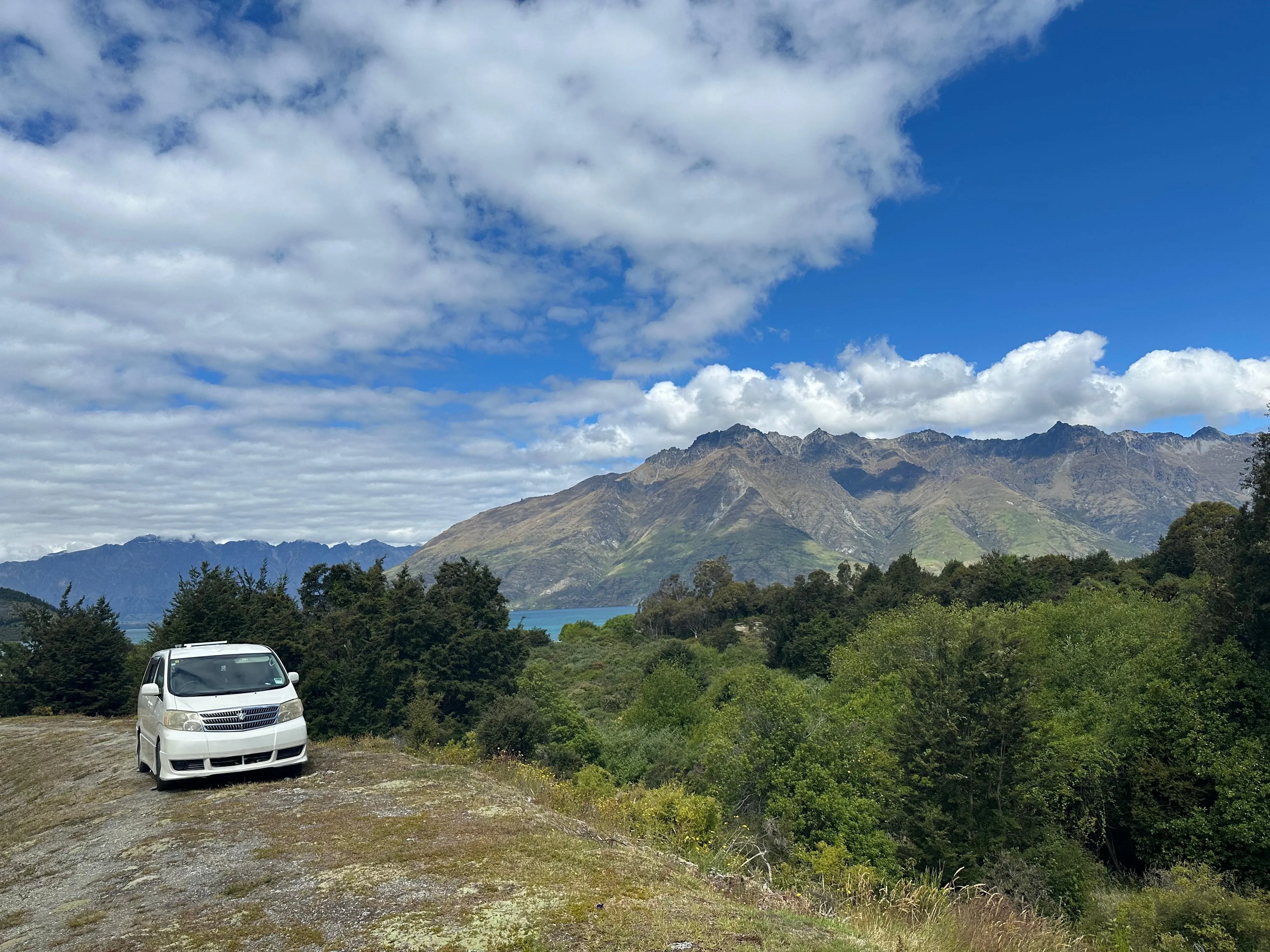 Portada de Comprar una Campervan o auto en Nueva Zelanda: Guía para no morir en el intento