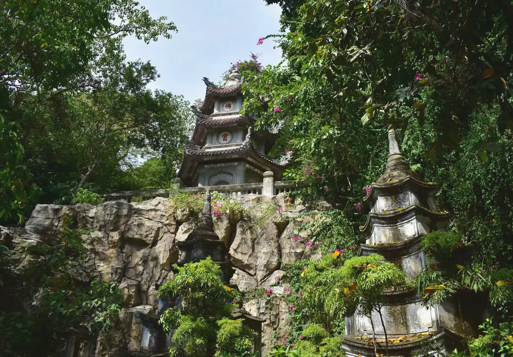 El Triángulo Sagrado que protege a la ciudad Da Nang: Leyenda, historia y visita a las 3 Pagodas Linh Ung